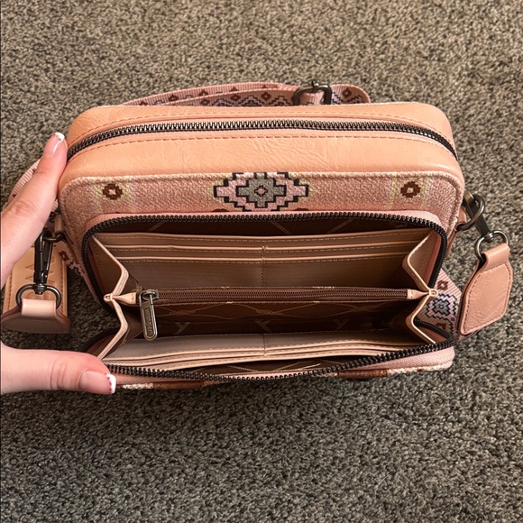 Wrangler Geometric Pink and Brown Crossbody Bag - Picture 2 of 4